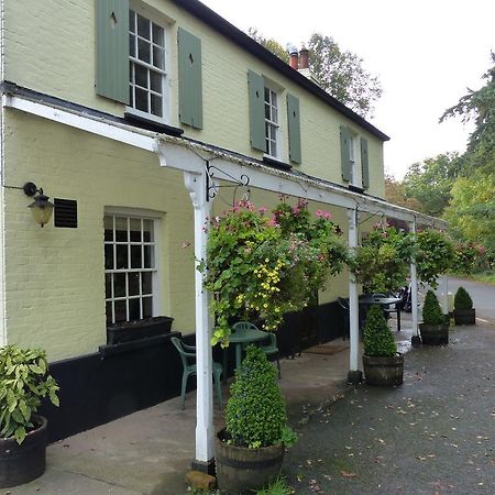 The Sun Inn Englefield Green Δωμάτιο φωτογραφία