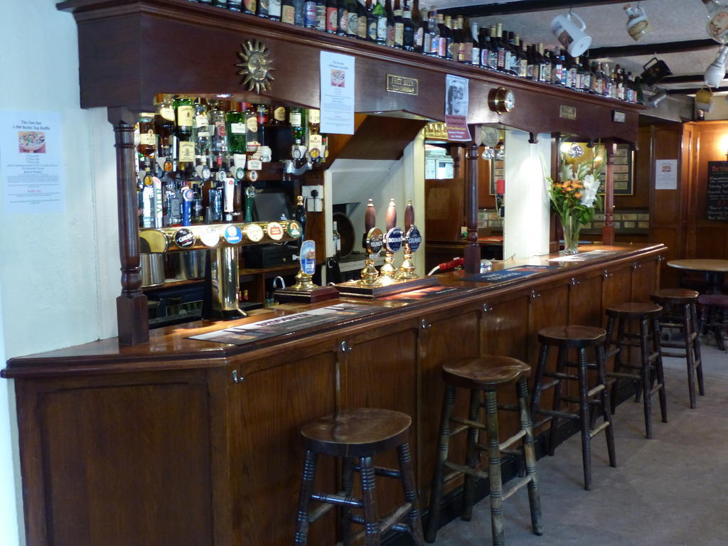 The Sun Inn Englefield Green Εξωτερικό φωτογραφία