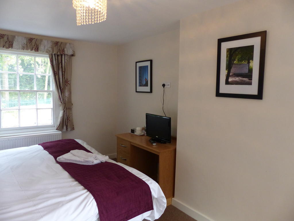 The Sun Inn Englefield Green Δωμάτιο φωτογραφία